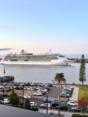 Balmoral on Scott - Harbour Front Perfection, Newcastle
